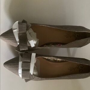Seychelles Gray Heels with Classic Design